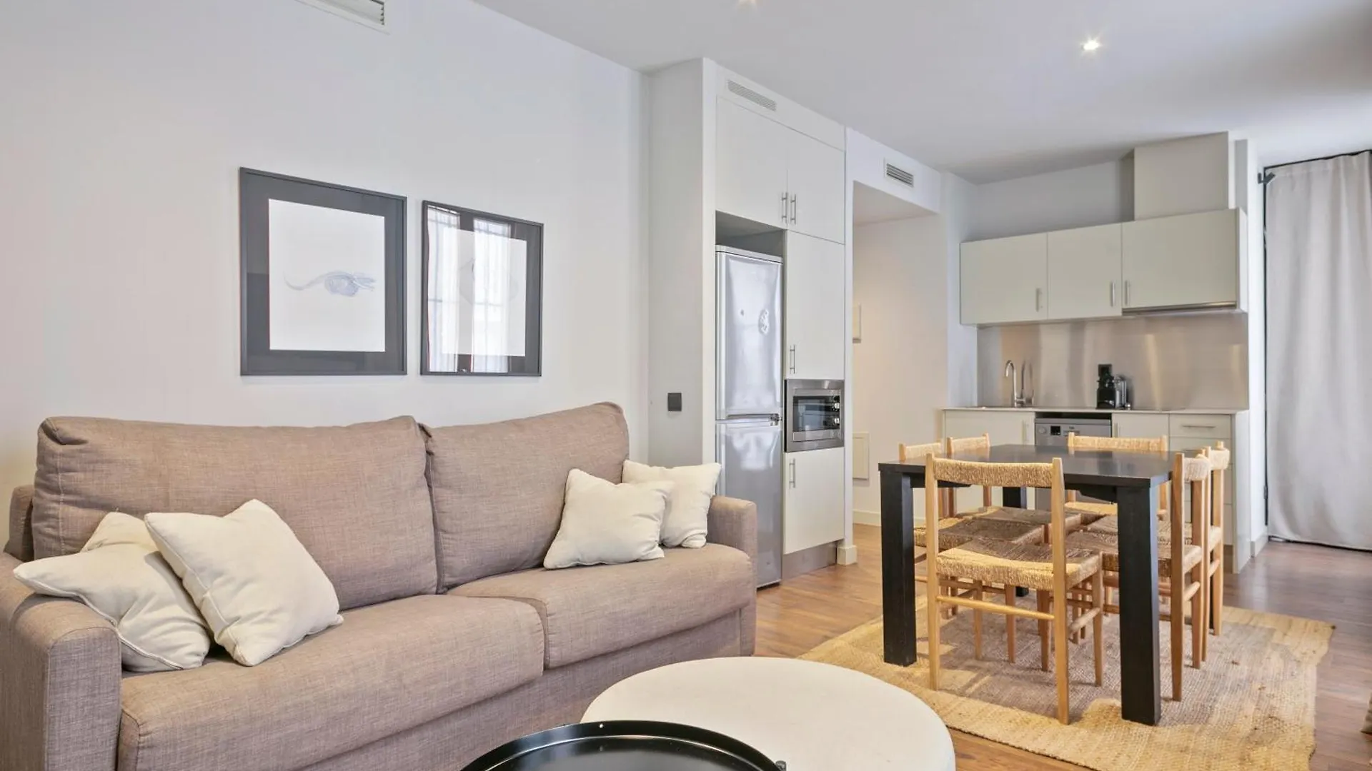 Uma Suites Barceloneta Beach location