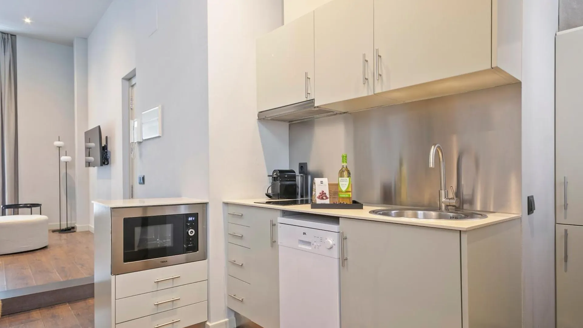 Uma Suites Barceloneta Beach Apartment