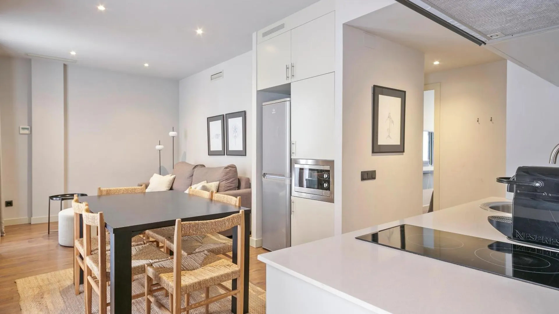 Uma Suites Barceloneta Beach Apartment