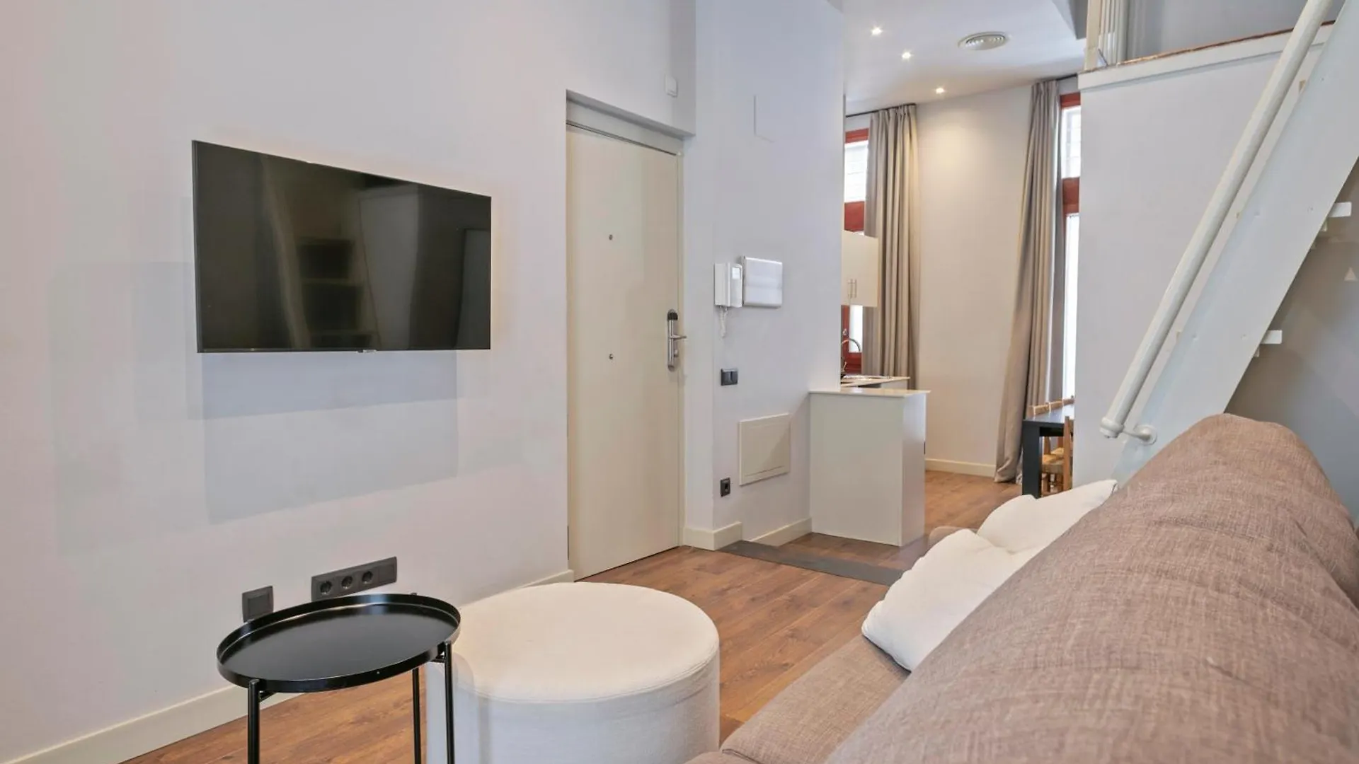 Uma Suites Barceloneta Beach 0*, Barcelona España